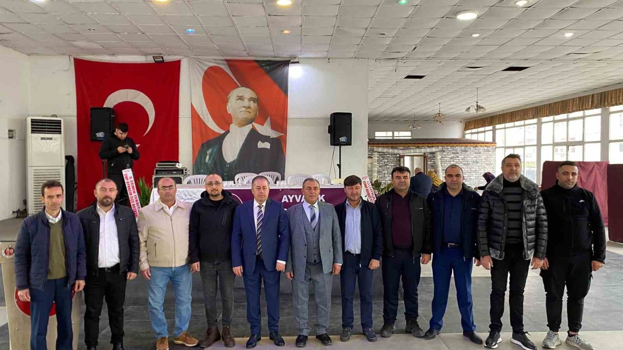 Ayvacık’ta Şoförler ve Otomobilciler Esnaf Odası Başkanı Mehmet Solak güven tazeledi
