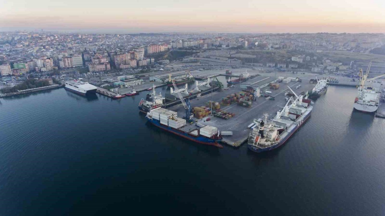 Bandırma Limanı’nda 2025’te dış ticaret hacmi 2,2 milyar doları aştı
