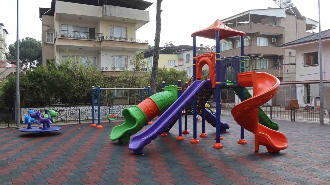 Nazilli Belediyesi çocuk parklarını yeniliyor
