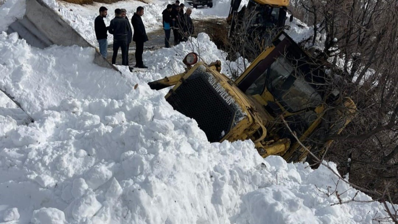 Hizan’da karla mücadele sırasında kaza
