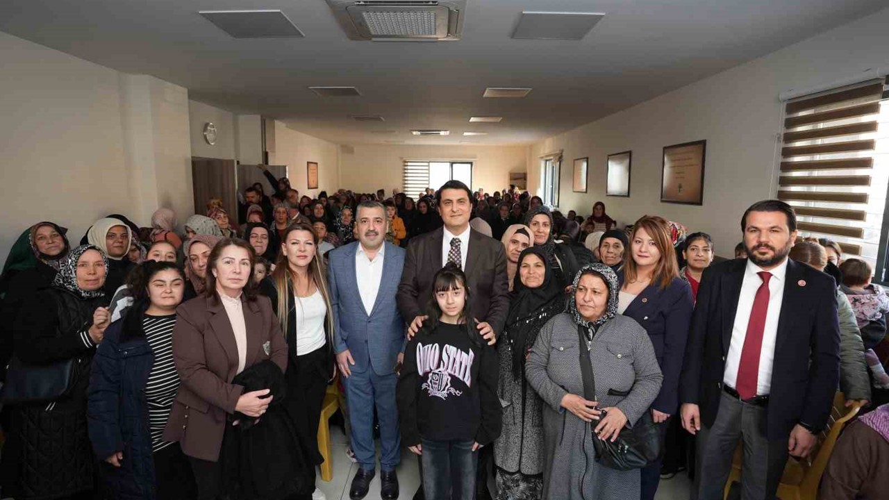 Yılmaz Karşıyaka’da kadınlarla buluştu
