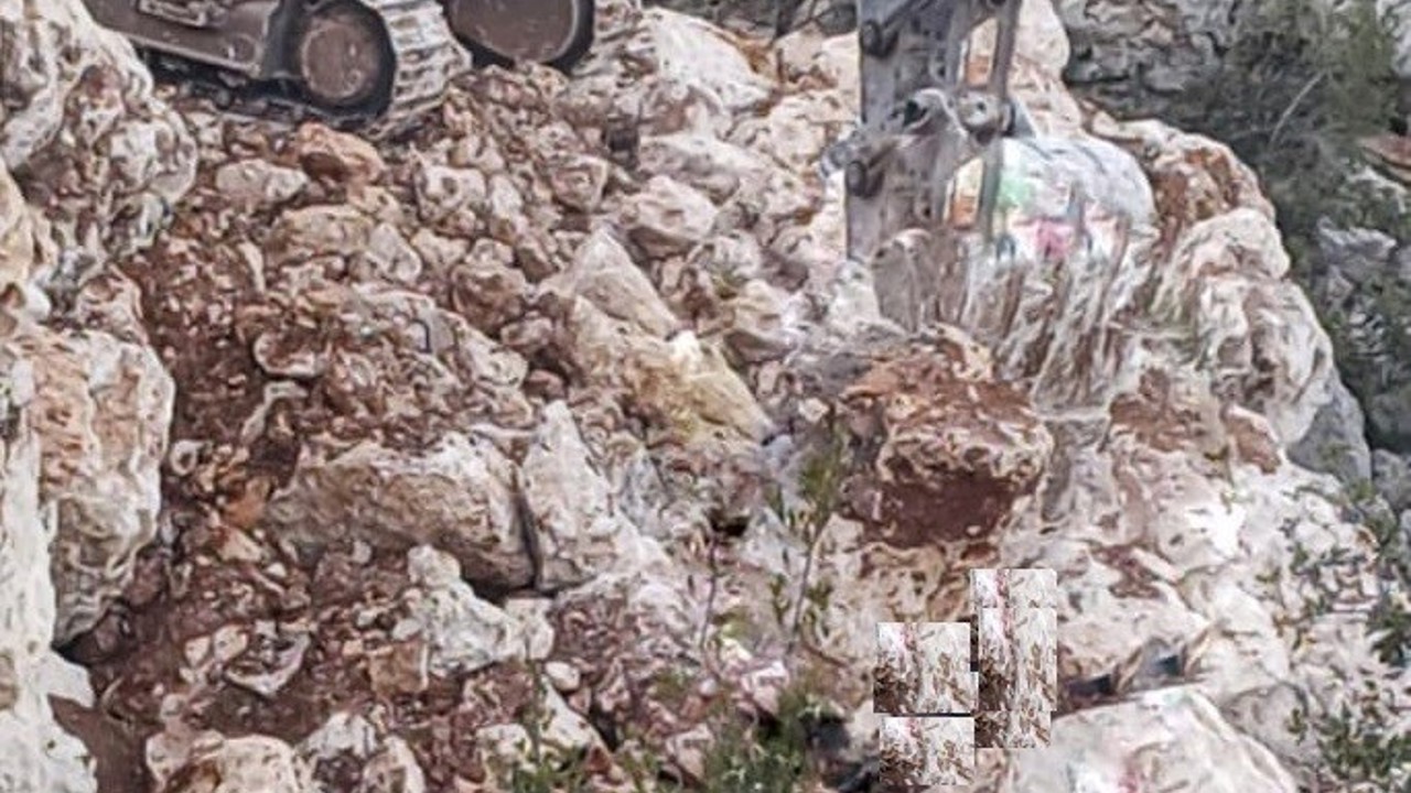 Kaya duvar yıkıldı, altında kalan genç hayatını kaybetti
