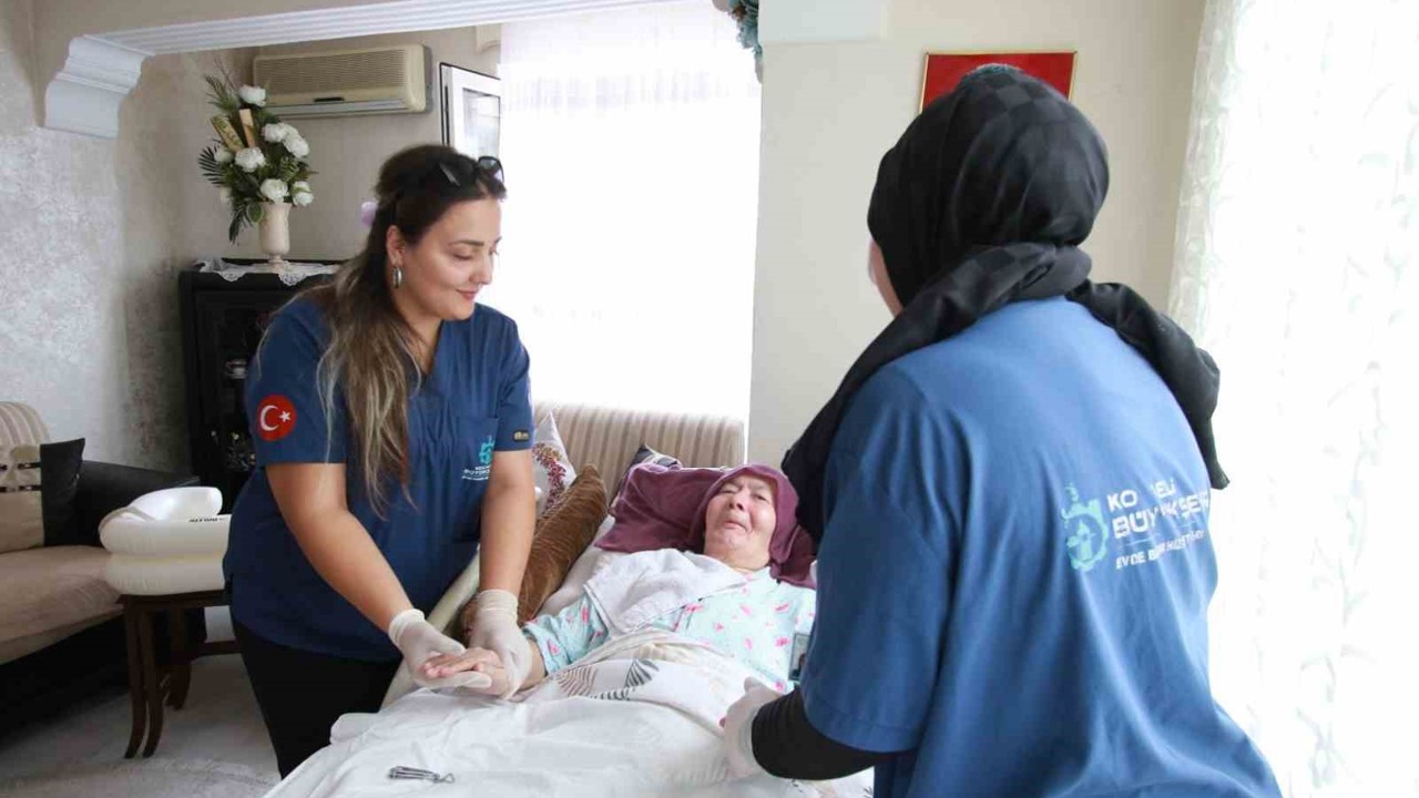 Bin 834 kişiye 19 bin kez evde bakım hizmeti
