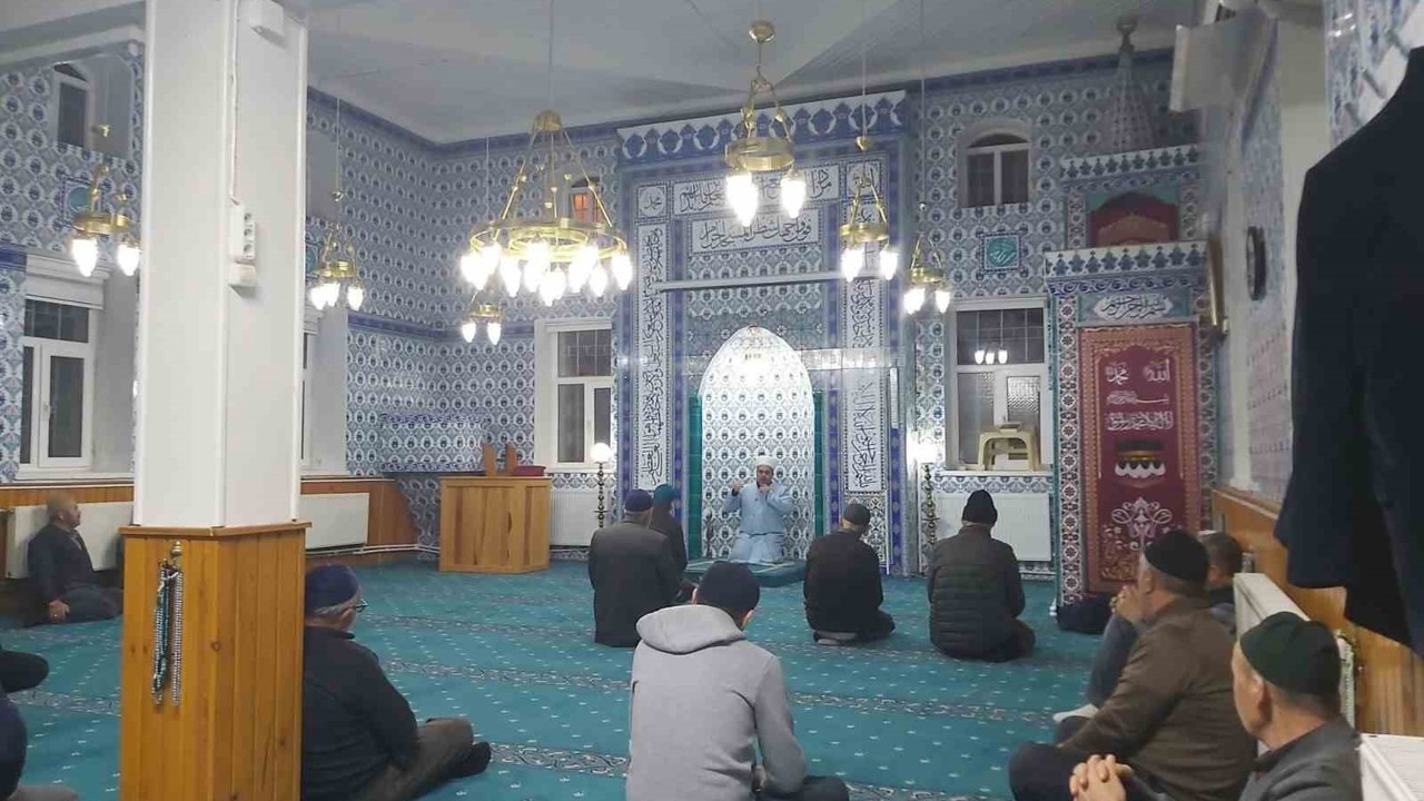 Kırka Mahallesi Maden Camii’nde yatsı namazı buluşması gerçekleşti

