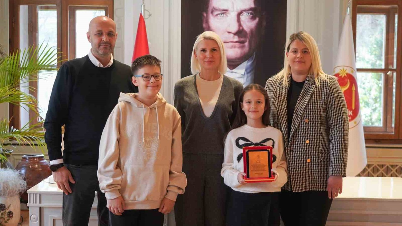 Piyano Festivali ve Yarışması’nda dereceye giren genç piyanist ödüllendirildi
