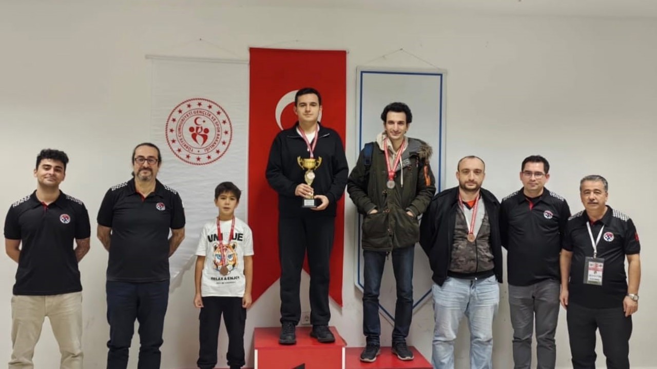 Yunusemreli satranççı Enes Kaya’dan Eskişehir’de namağlup şampiyonluk
