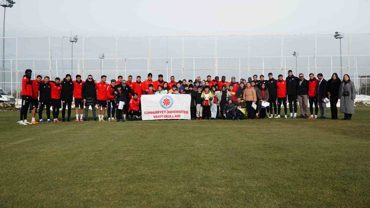 CÜ Vakfı Okulları, Yiğidoları antrenmanda ziyaret etti
