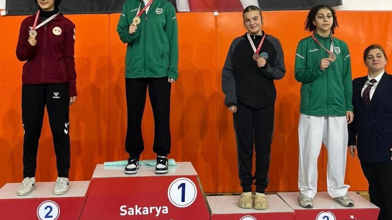 Okullar Arası Karate İl Birinciliği seçmelerinde Büyükşehir sporcuları 9 madalya kazandı
