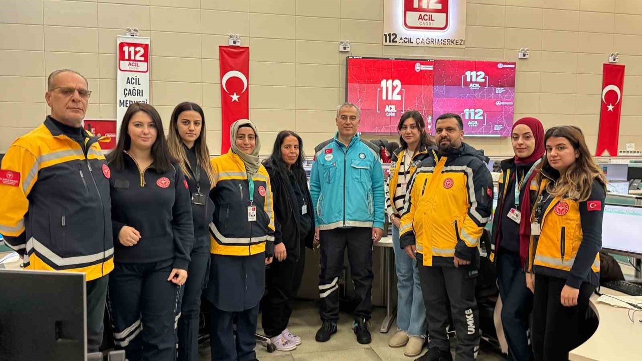 Sağlık çalışanları yoğun kar yağışında sahada görev başında
