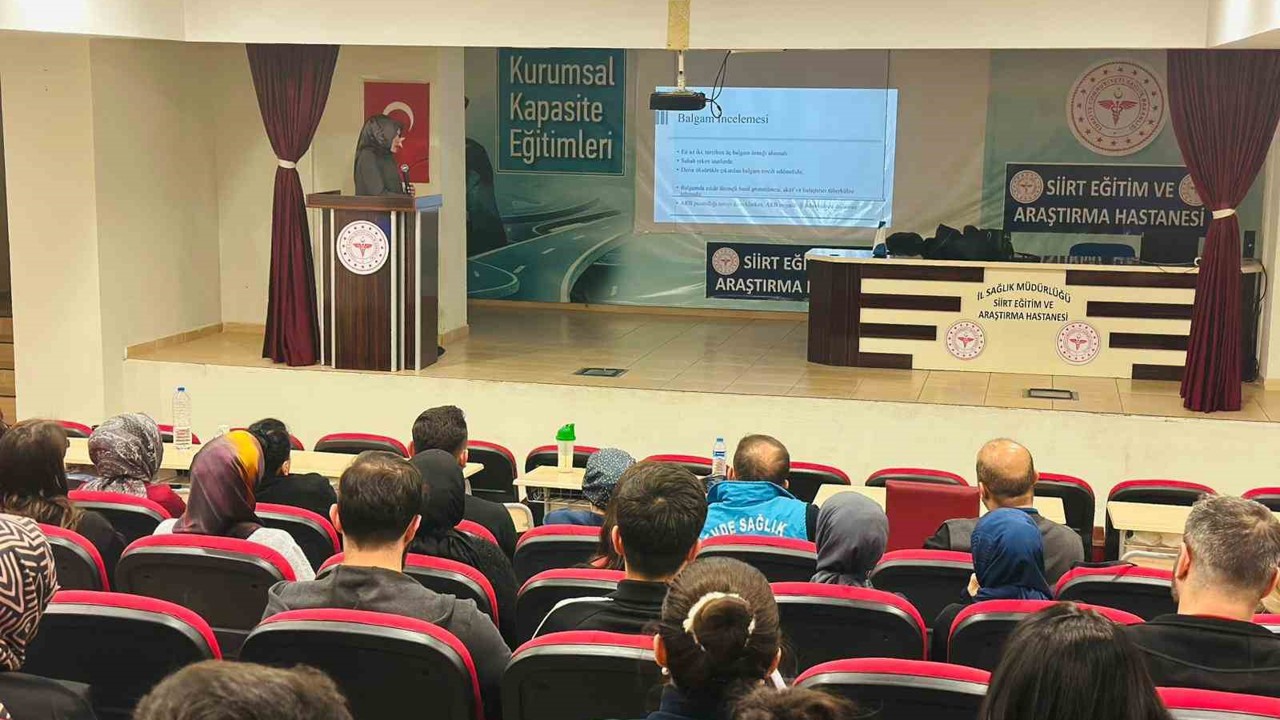 Siirt’te sağlık personeline verem eğitimi verildi

