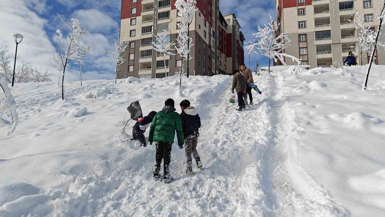Muş’ta okullar 1 gün tatil edildi
