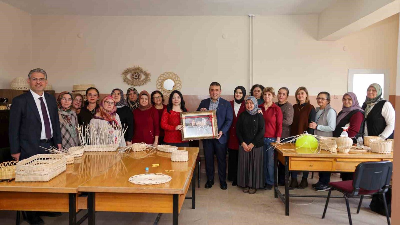 Vali Sözer Gölpazarı Halk Eğitim Merkezi’nde incelemelerde bulundu
