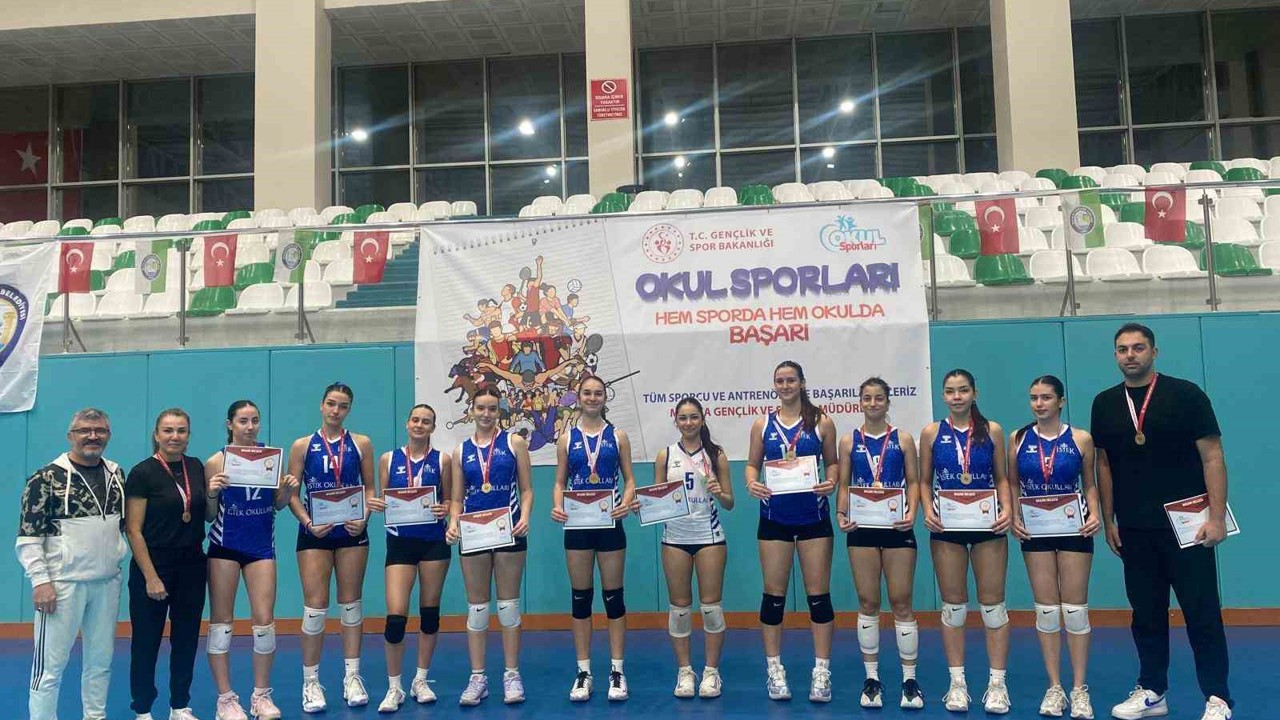 Okul Sporları Voleybol Gençler (A) Grup Müsabakaları Manisa’da tamamlandı
