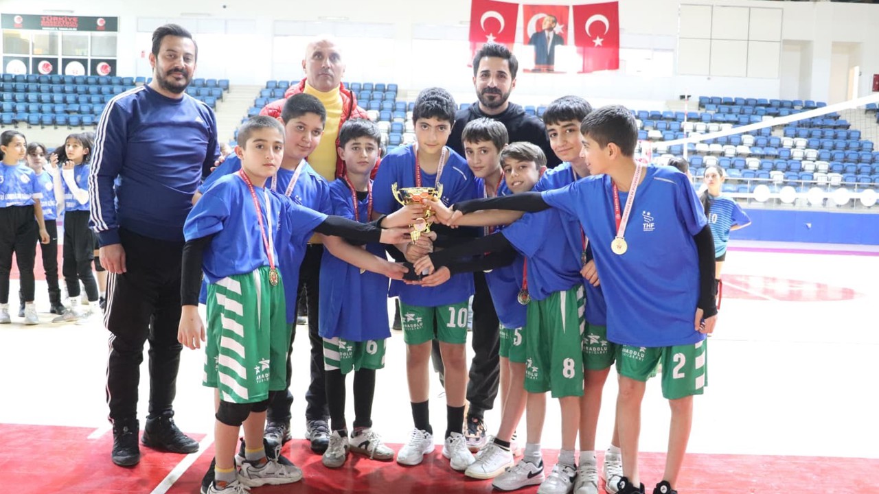 Hakkari’de Küçükler Voleybol İl Birinciliği sona erdi
