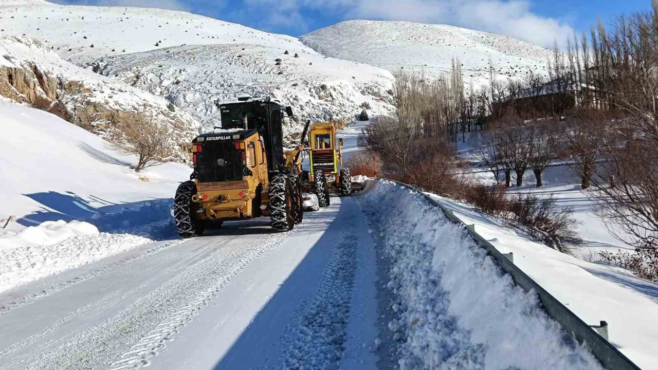 Kayseri’de kapanan 126 yol ulaşıma açıldı
