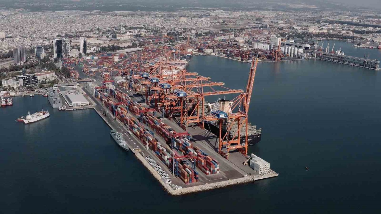 Bakan Uraloğlu: "Aralık ayında 49,8 milyon ton yük elleçlendi"
