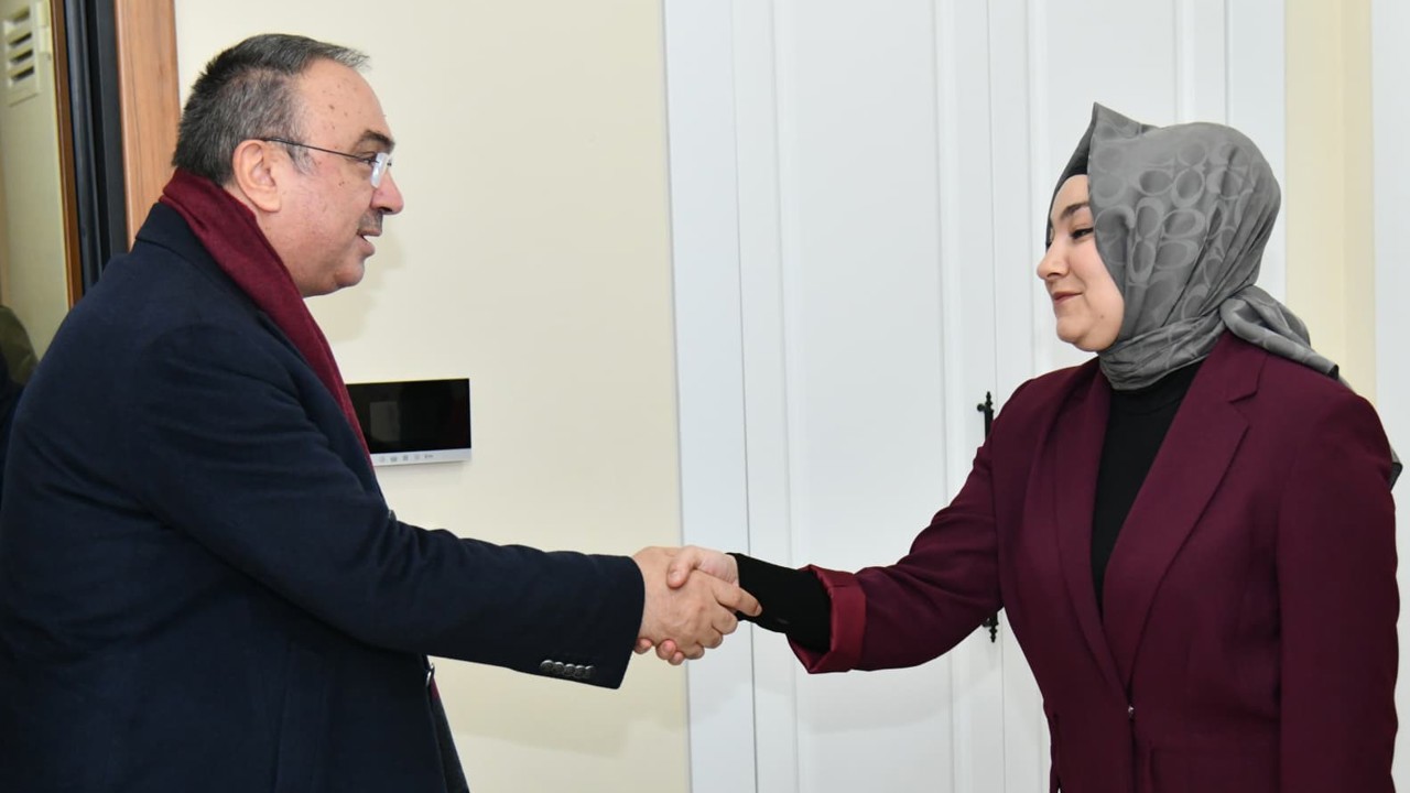15 Temmuz şehidinin kızını ziyaret eden Vali: "Onlar sayesinde milli irade gasp edilemedi"
