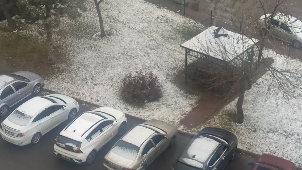 Beyşehir, Hüyük ve Derebucak’ta kar sevinci
