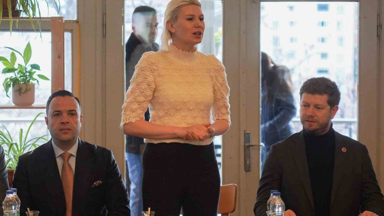 Başkan Subaşı kentte çöp konteynırların eski olmasından dert yandı
