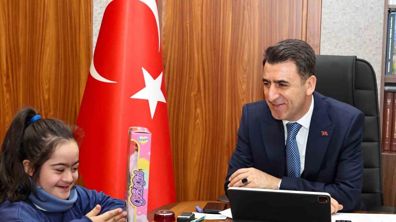 Vali Şefik Aygöl, vatandaşlarla bir araya geldi
