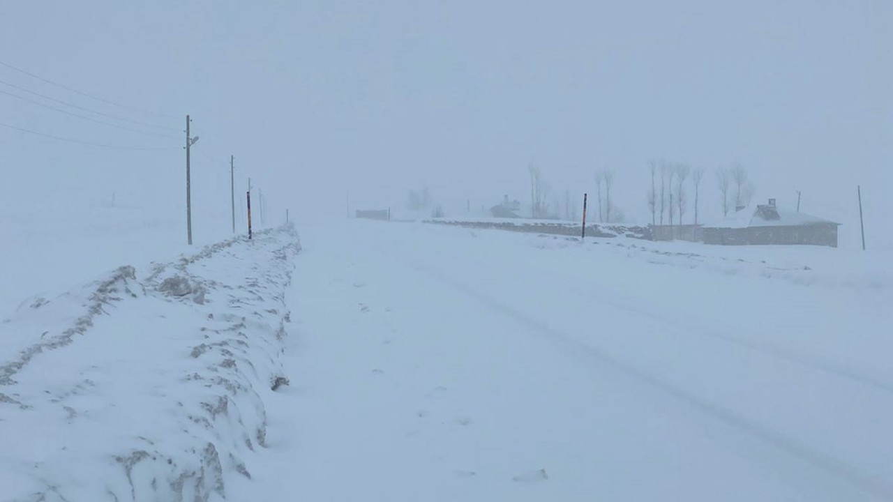 Van-Çatak kara yolu yeniden ulaşıma kapatıldı

