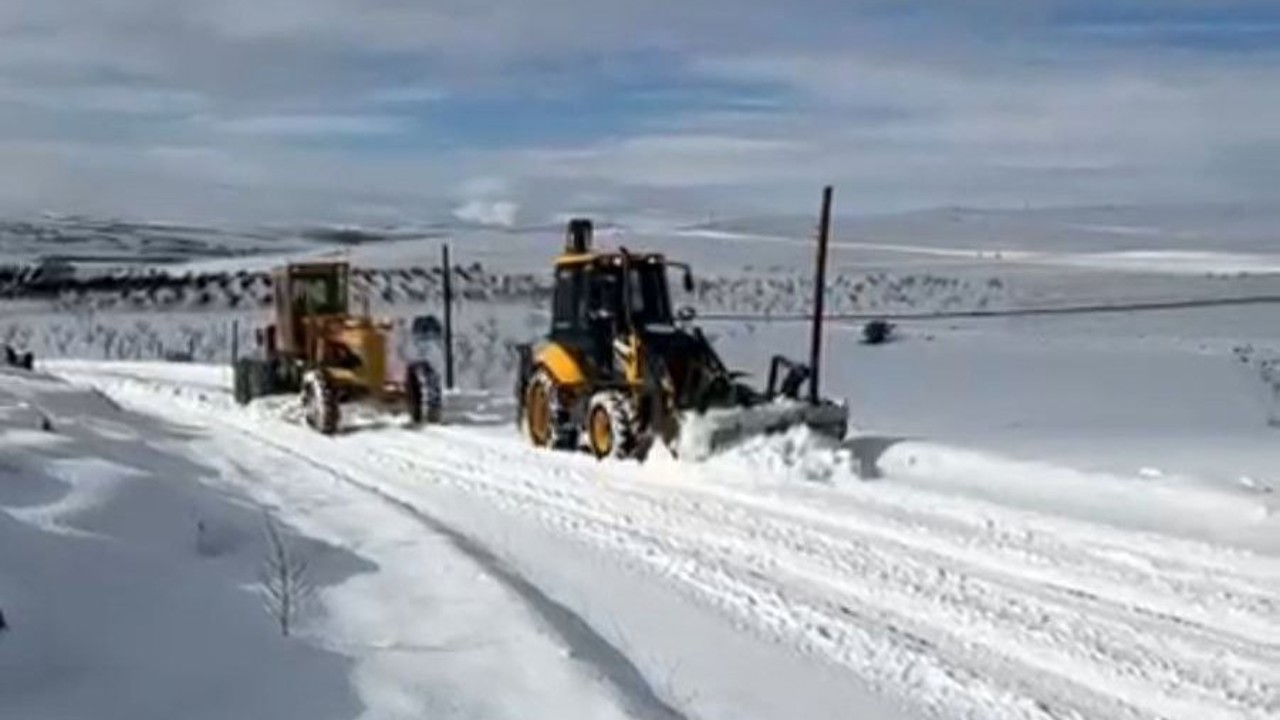 Darende Belediyesi’nin karla mücadele çalışmalarını aralıksız sürdürüyor
