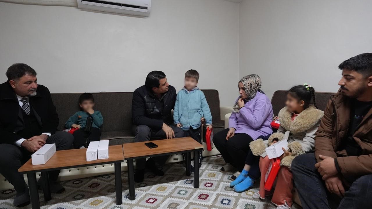 Yılmaz’dan evi yanan Kömek ailesine anlamlı ziyaret
