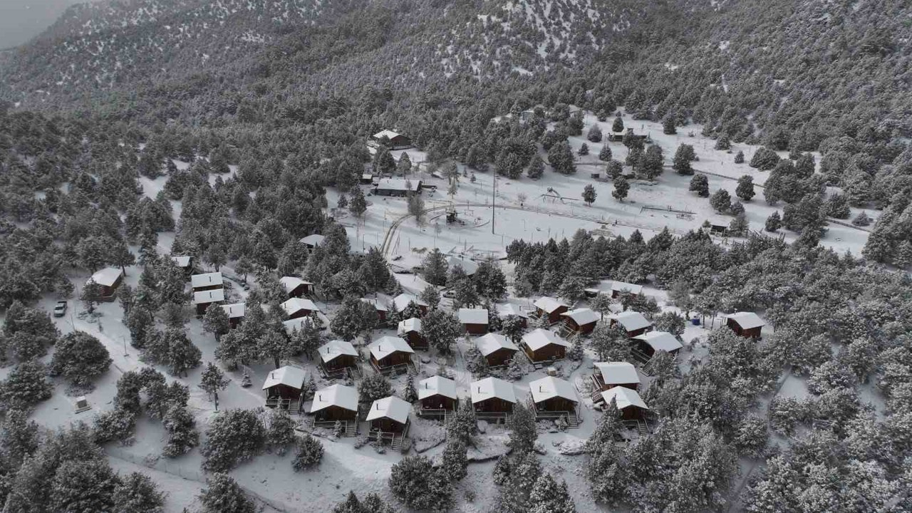 Denizli teleferikte yeni dönem kar manzarasıyla başlıyor
