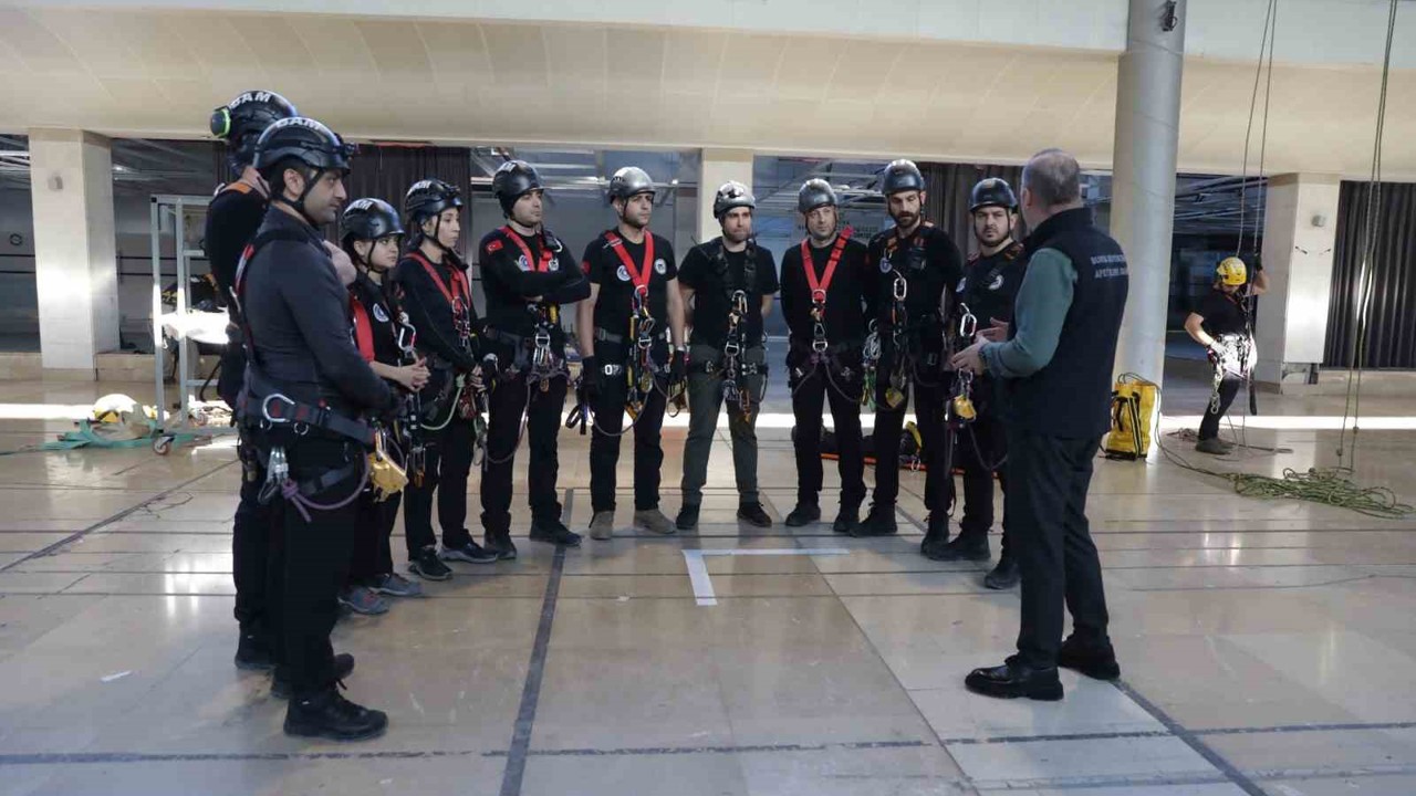 Büyükşehir afetlere ekibini hazırlıyor
