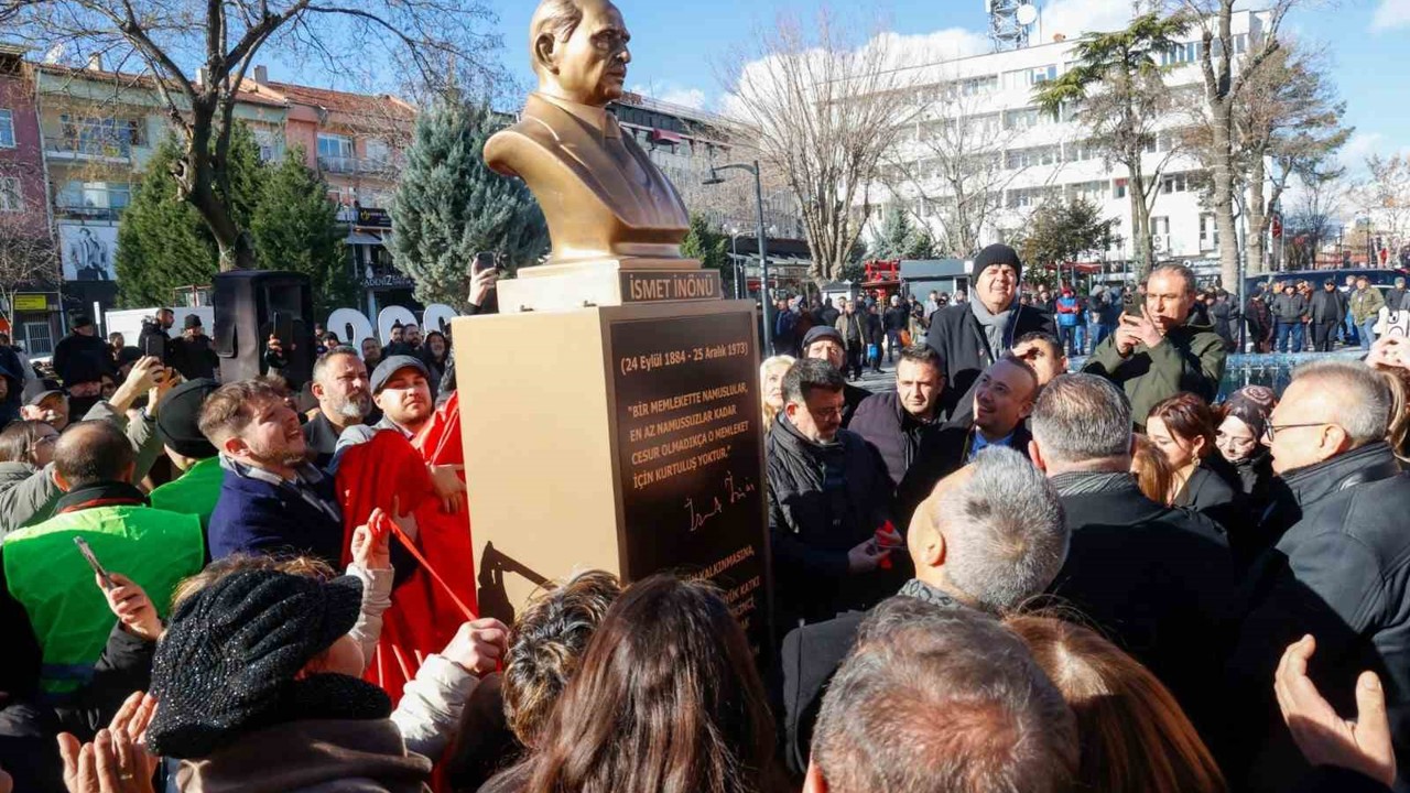 Uşak’ta İsmet İnönü büstünün açılışı yapıldı
