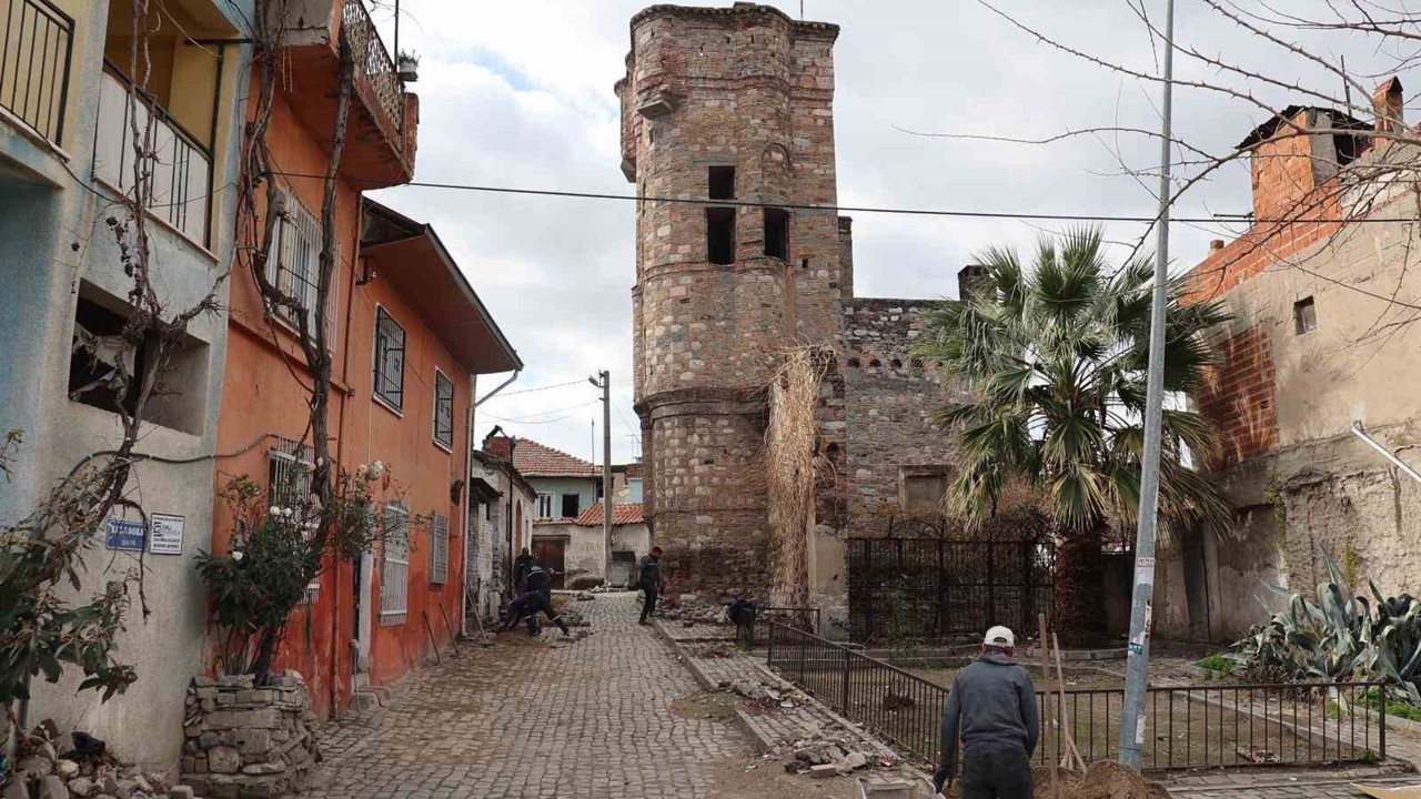 Koçarlı’da tarihi kule sokağında çalışmalar başladı
