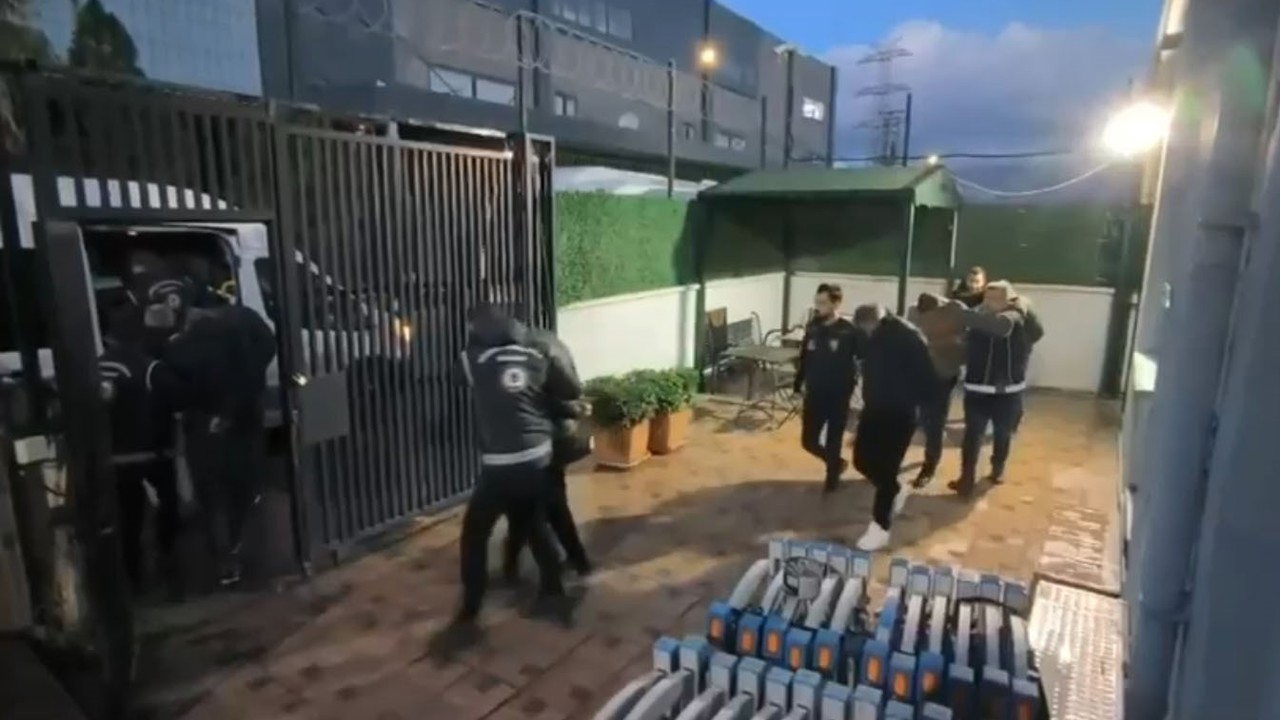 İzmir’de ’insan ticareti’ operasyonu: 4 tutuklama
