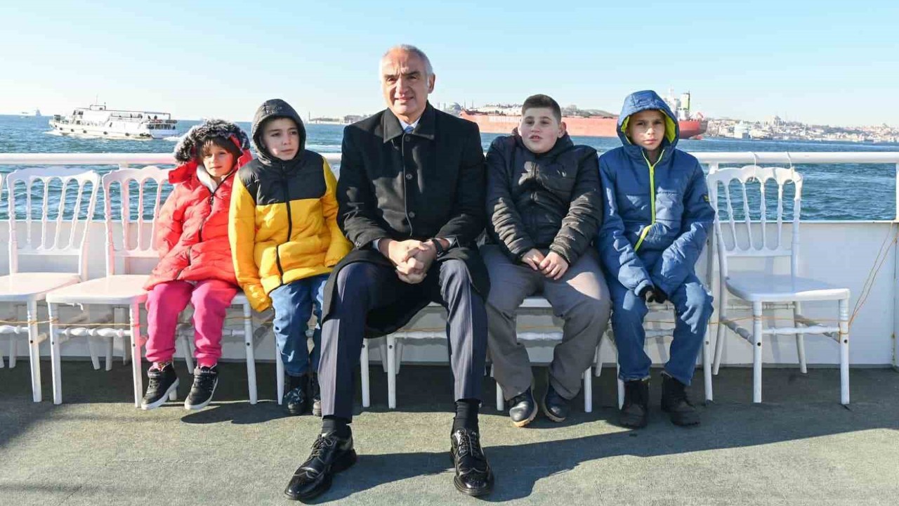 Bakan Ersoy, köyde başlayan hikayeyi boğaza taşıdı
