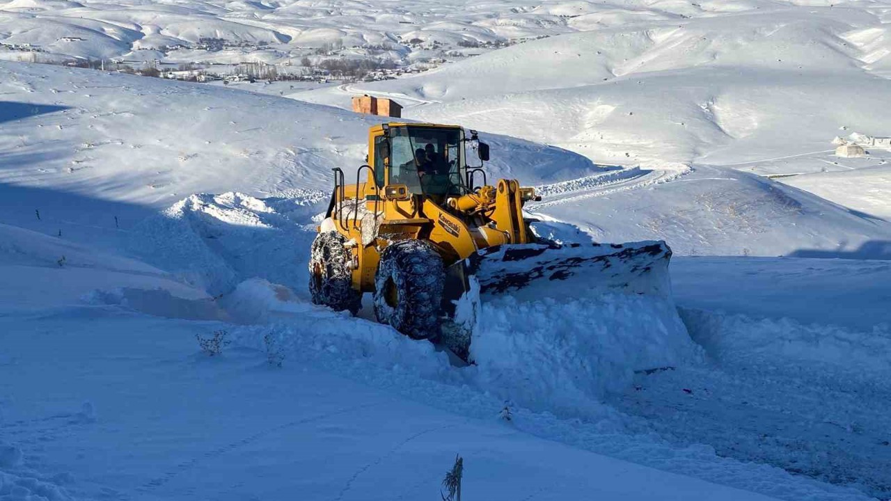 Bingöl’de  161 köy yolu ulaşıma kapandı
