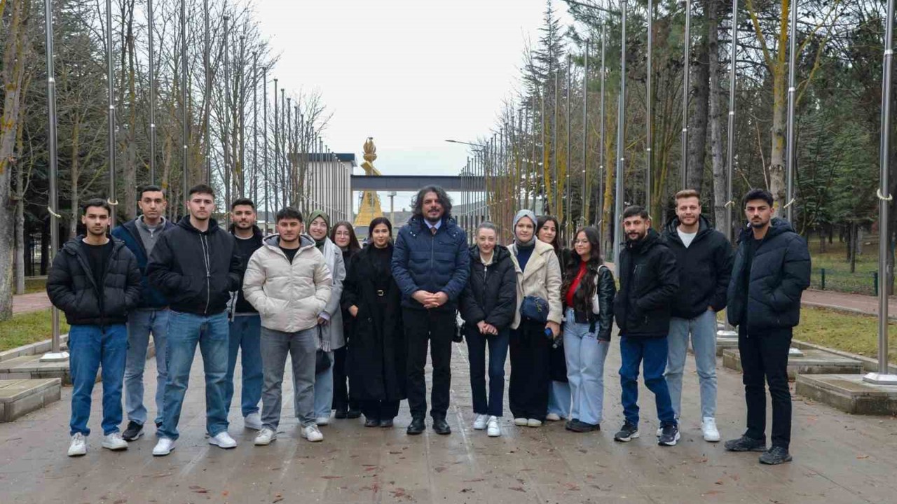 MYO öğrencileri BŞEÜ Merkez Kampüsü gezdi
