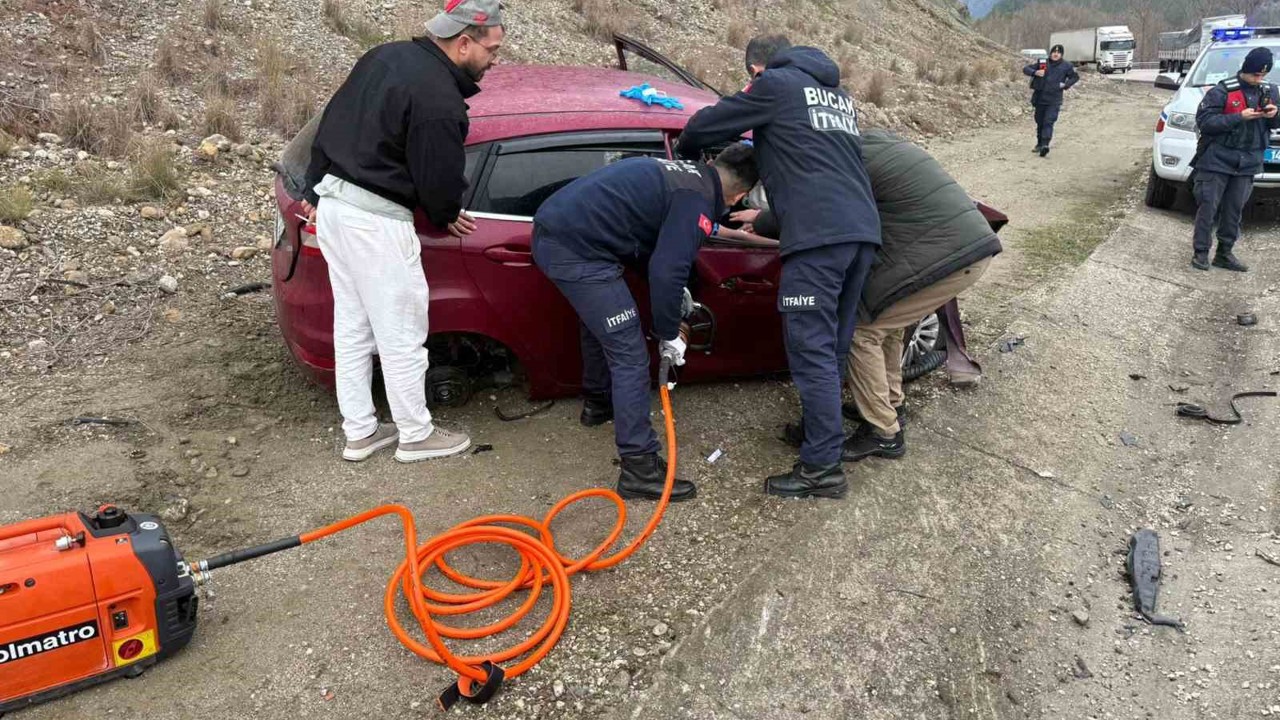 Burdur’da 3 otomobil çarpıştı: 4 yaralı
