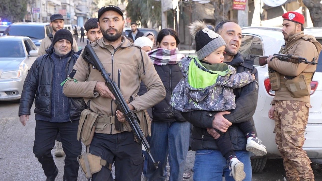 Suriye İç Güvenlik Güçleri, Şeyh Maksud’da SDG’nin canlı kalkan olarak kullandığı sivilleri kurtardı
