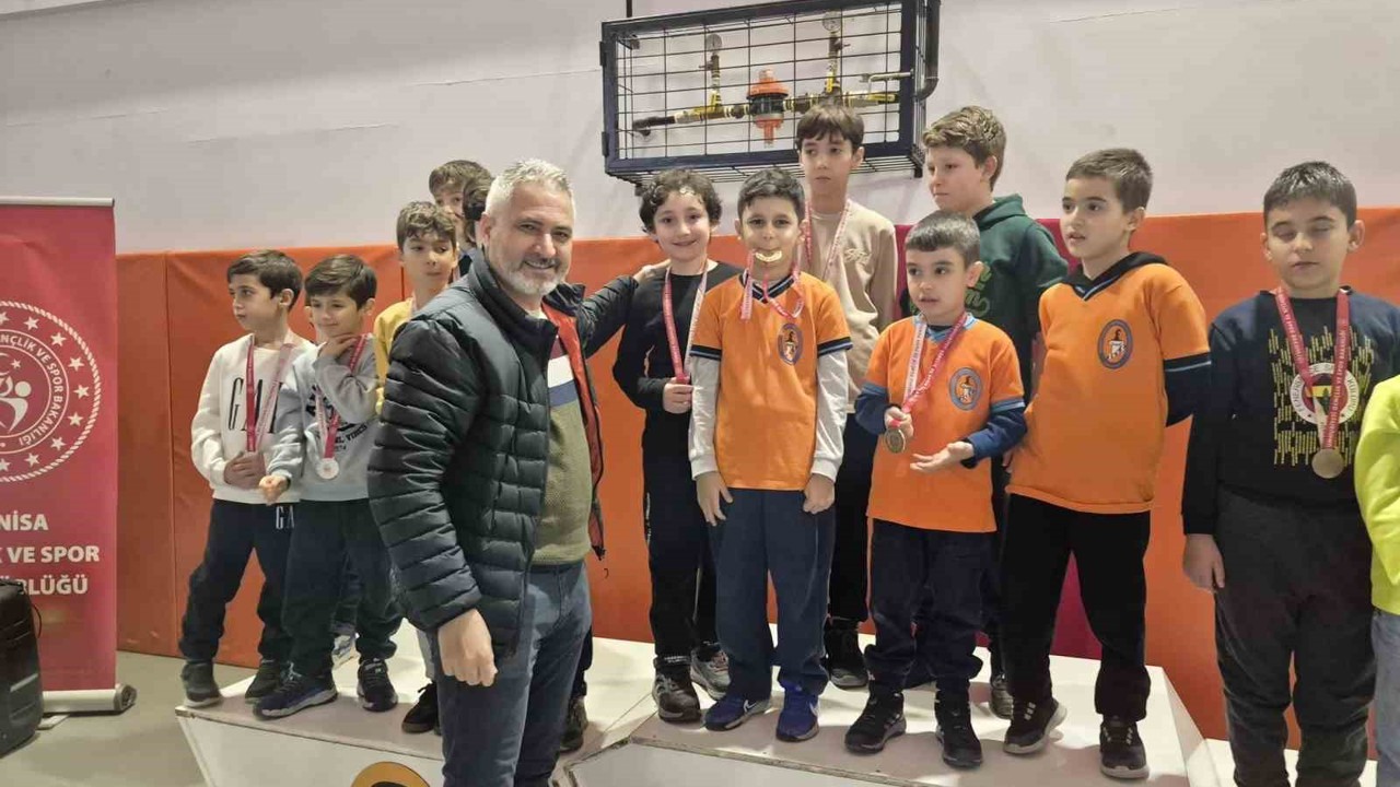 Salihli’de Gazeteciler Günü satrançla taçlandı
