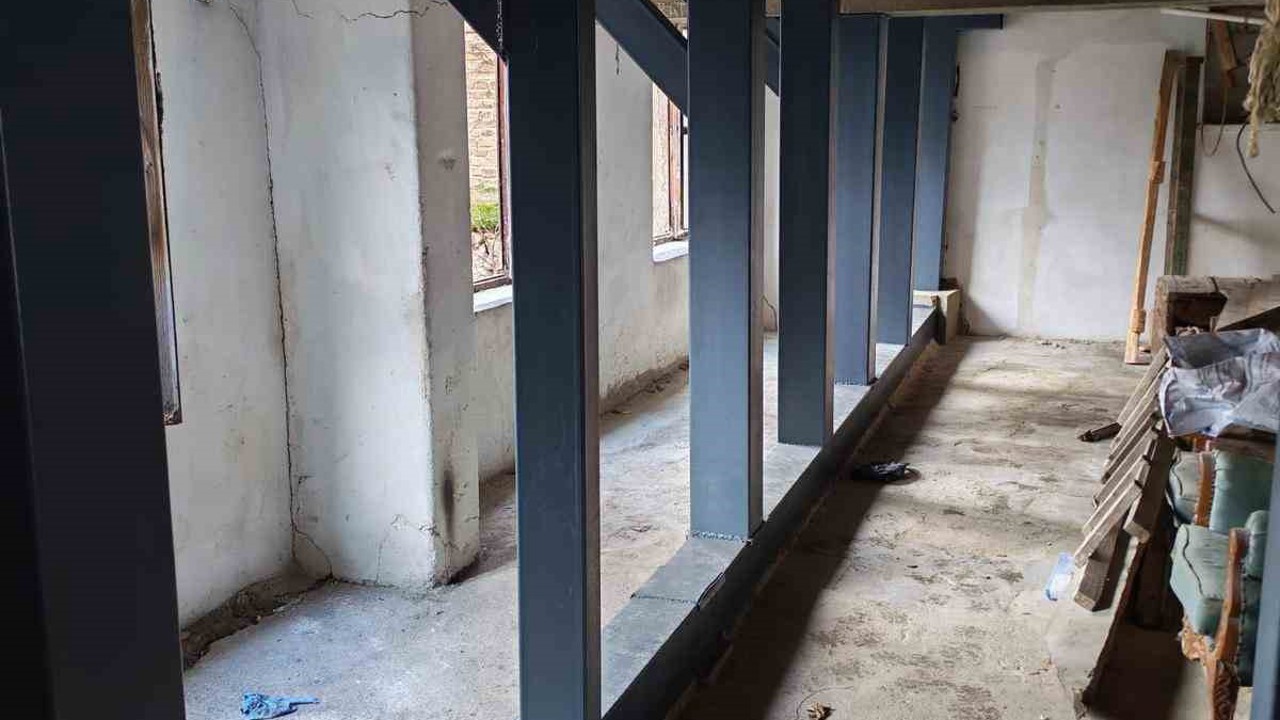 Kazı değil izinsiz güçlendirme yapılmış
