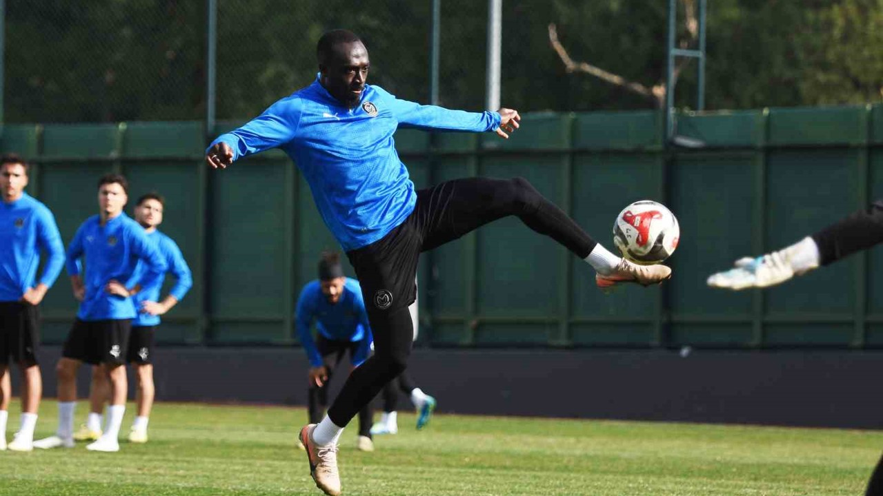 Manisa FK, Ümraniyespor maçının hazırlıklarını sürdürdü
