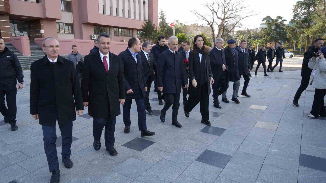İstiklal Meydanı ve Kurtuluş Yolu düzenlemesinde sona doğru
