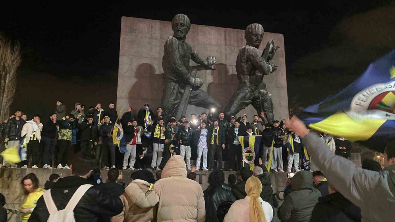 Fenerbahçe’nin Süper Kupa zaferi Ankara’da kutlandı
