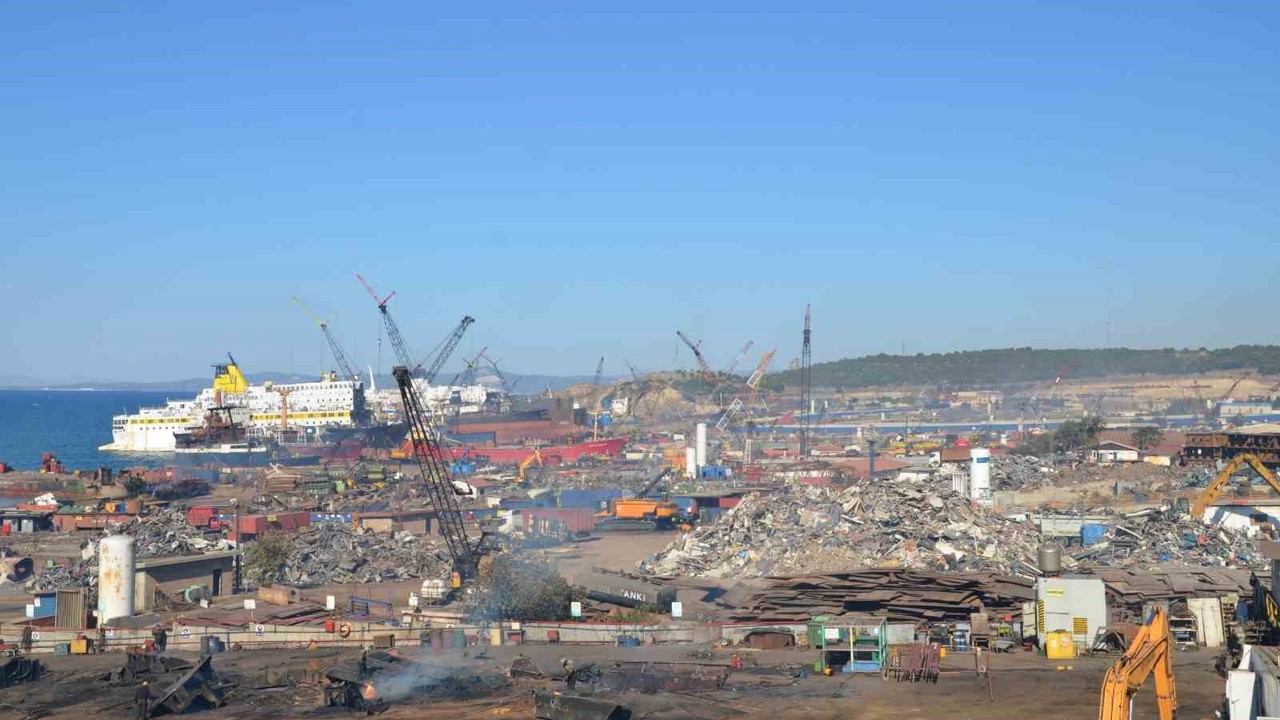 Aliağa Gemi Söküm Bölgesi’nde iş kazası: 1 işçi hayatını kaybetti
