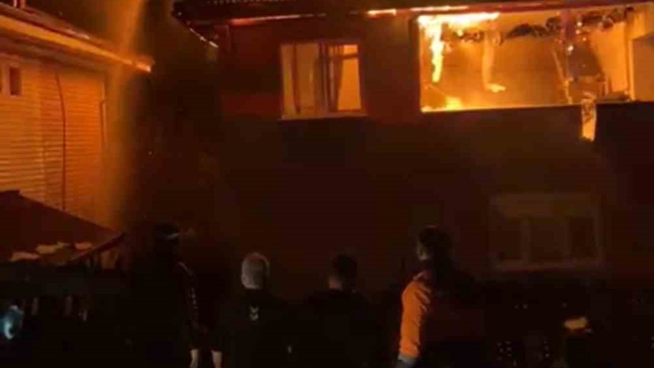 Karabük’te iki katlı evde korkutan yangın
