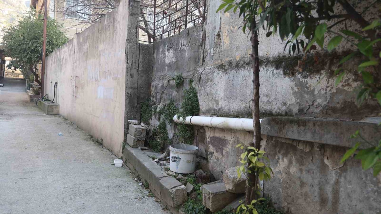 Annesinin telefon çaldırdığı çocuk devlet korumasına alındı
