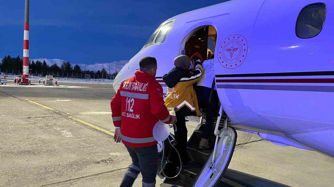 Ağrı’da kalp yetmezliği olan 5 aylık bebek uçak ambulansla Ankara’ya sevk edildi
