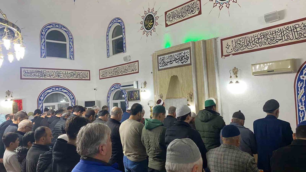 Dede torun, genç yaşlı aynı safta buluştu
