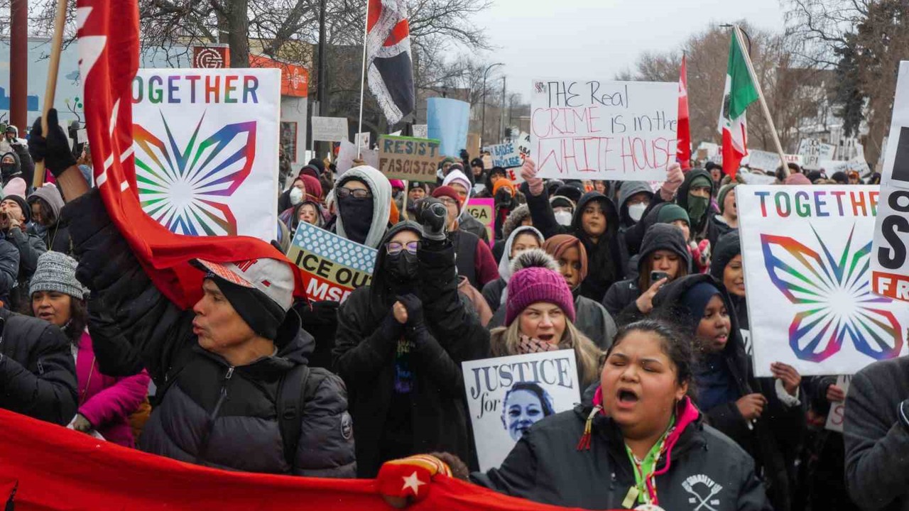 ABD’de binlerce kişi ICE’i protesto etmek için sokaklarda
