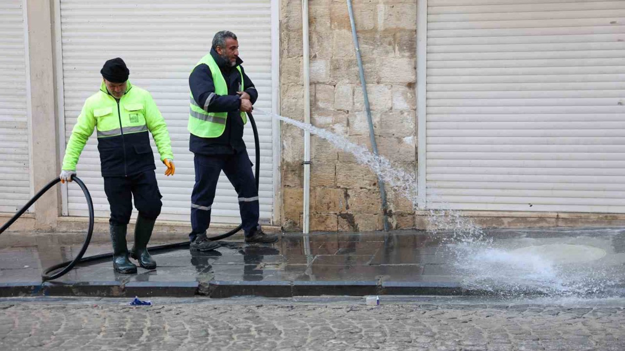 Mardin’de tarihi 1. Cadde’de kar sonrası temizlik ve yenileme çalışması devam ediyor
