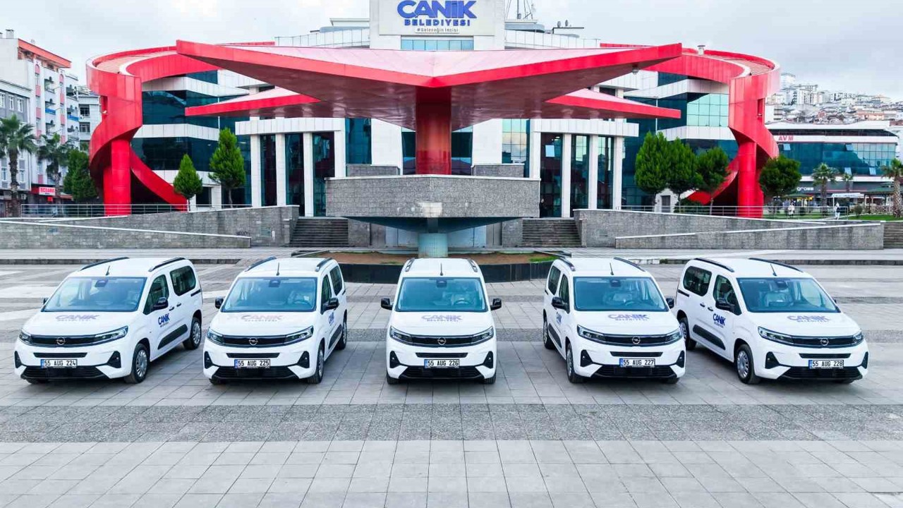 Başkan Sandıkçı: "Araç filomuzun gücüne güç katıyoruz"
